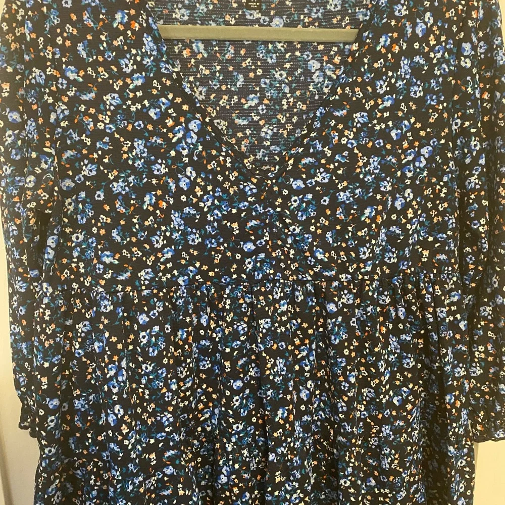 Like New! Short tiered floral dress - Picture 6 of 6